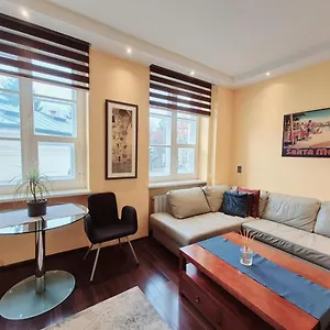  Apartament Krakowskie Przedmiescie 57 Warszawa, Near Old Town Polska